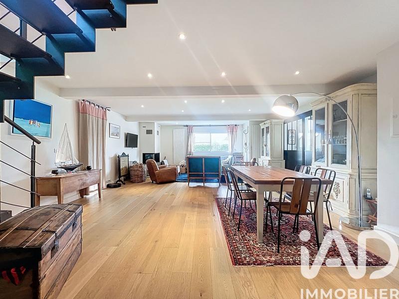 Maison - 203 m² - 7 pièces