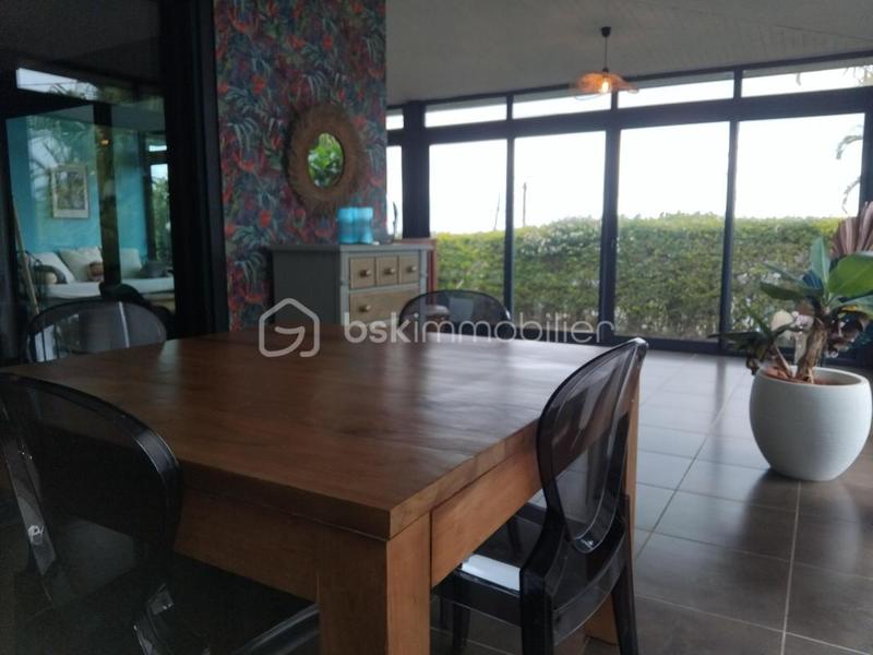 Maison - 140 m² - 5 pièces