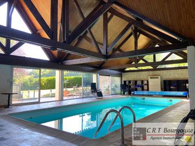 Maison - 374 m² - 9 pièces