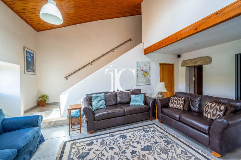 Maison - 300 m² - 12 pièces