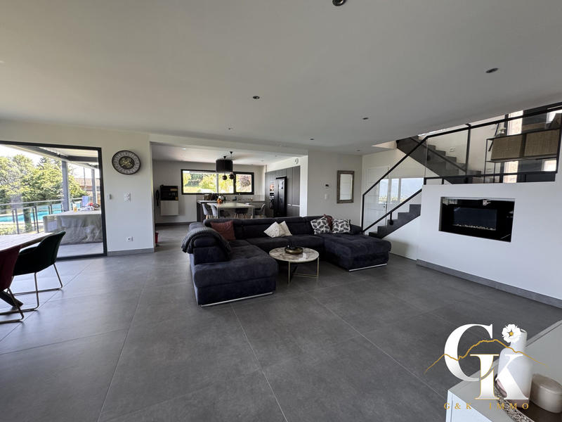 Maison - 160 m² - 6 pièces