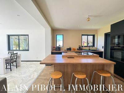 Maison traditionnelle - 141 m² - 5 pièces