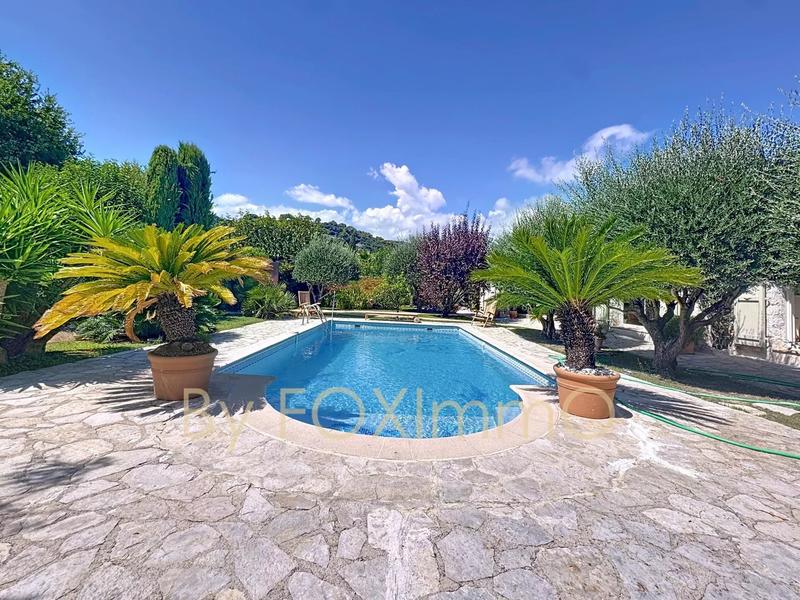 Villa - 372 m² - 9 pièces