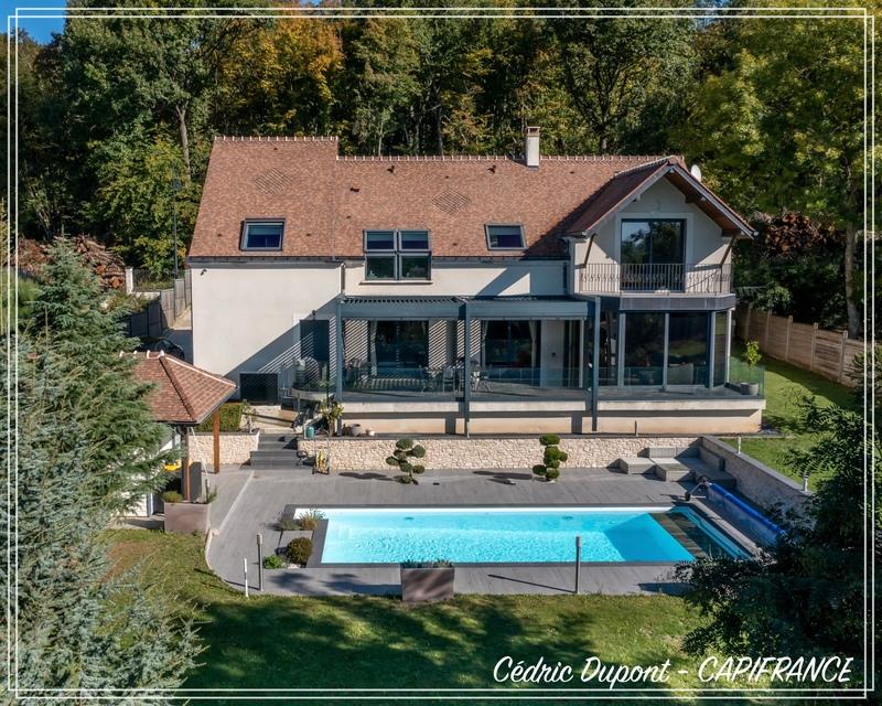 Maison - 285 m² - 8 pièces