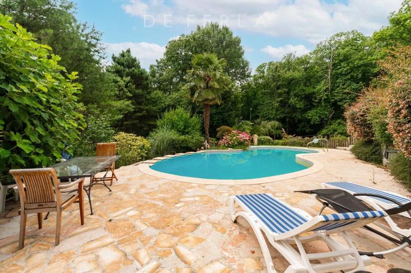 Demeure - 250 m² - 10 pièces