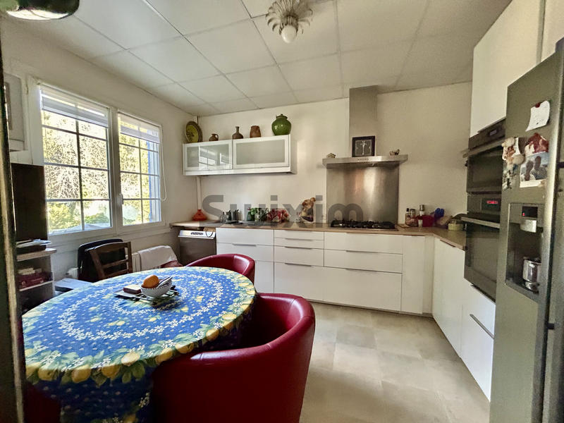 Propriété - 767 m² - 30 pièces