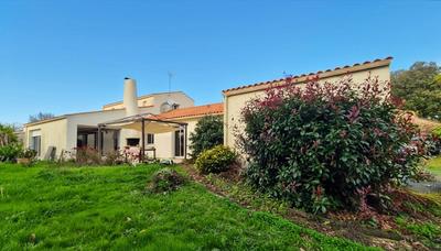 Maison - 268 m² - 10 pièces