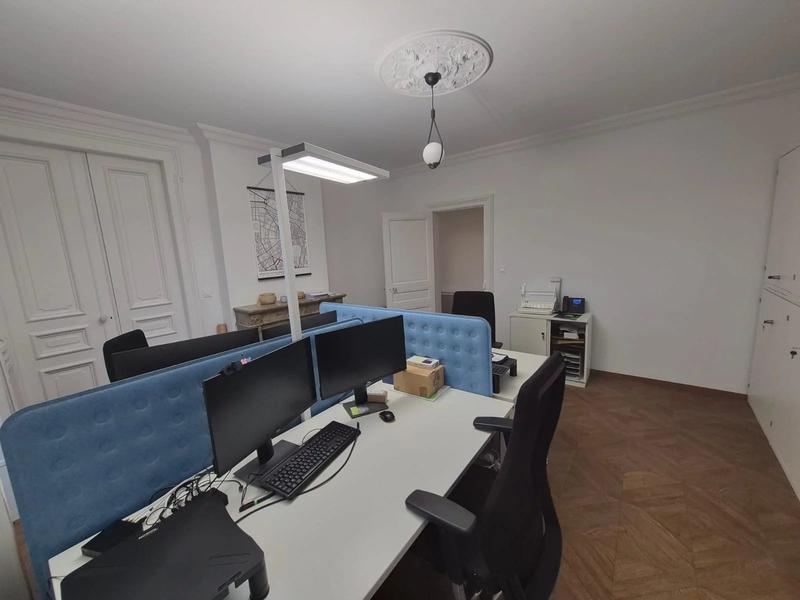 Bureau - 140 m² - 6 pièces