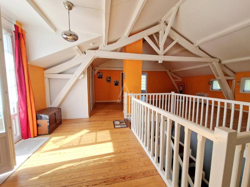 Maison - 236 m² - 10 pièces