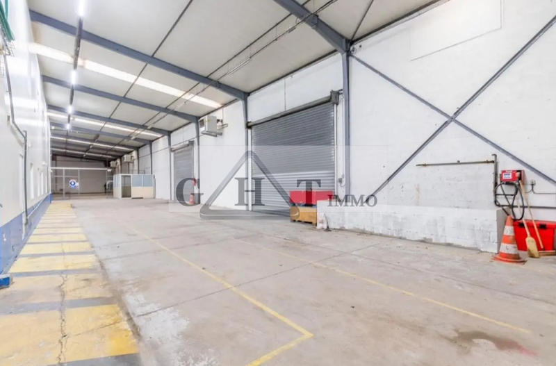 Entrepôt - 2 345 m²