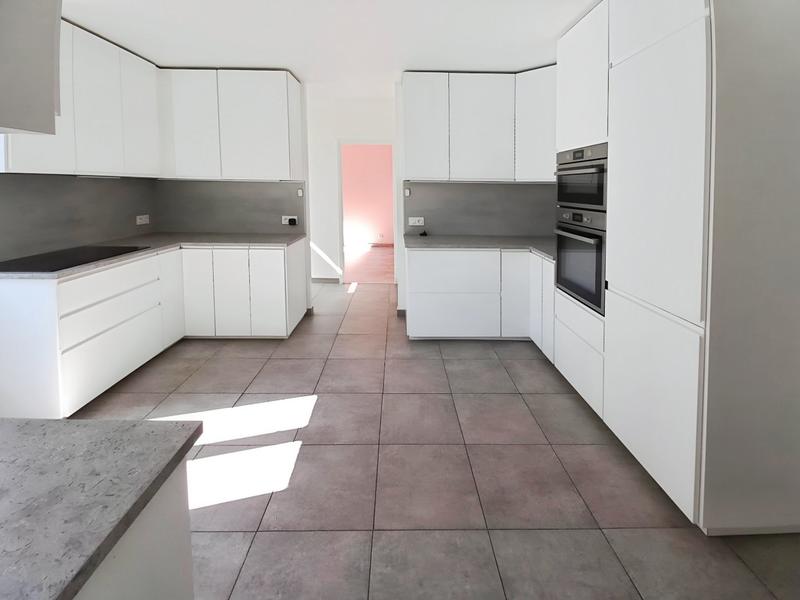 Maison - 181 m² - 6 pièces