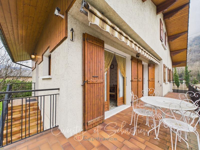 Maison - 161 m² - 8 pièces