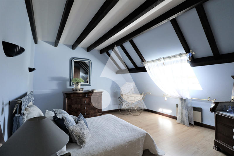 Maison - 168 m² - 9 pièces