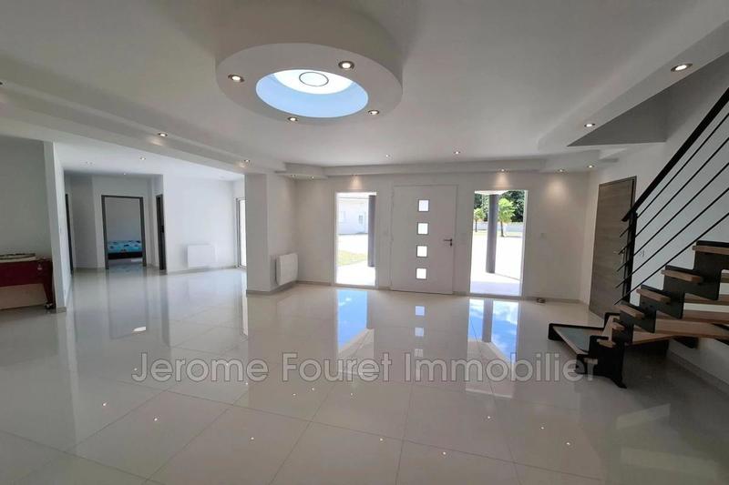 Maison - 250 m² - 5 pièces