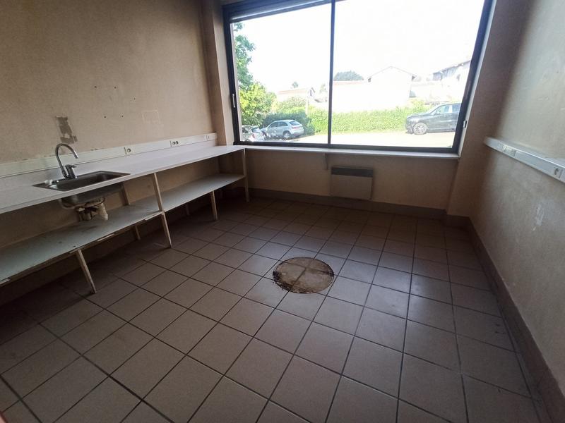 Local commercial - 170 m² - 10 pièces