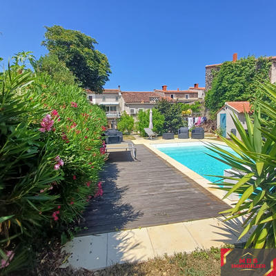 Maison de village - 250 m² - 8 pièces