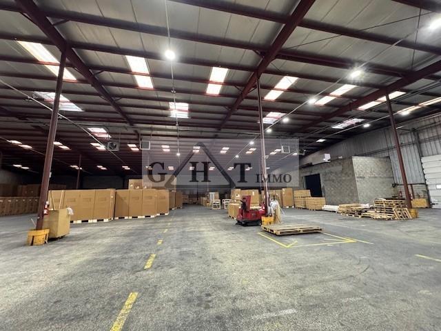 Entrepôt - 11 000 m²