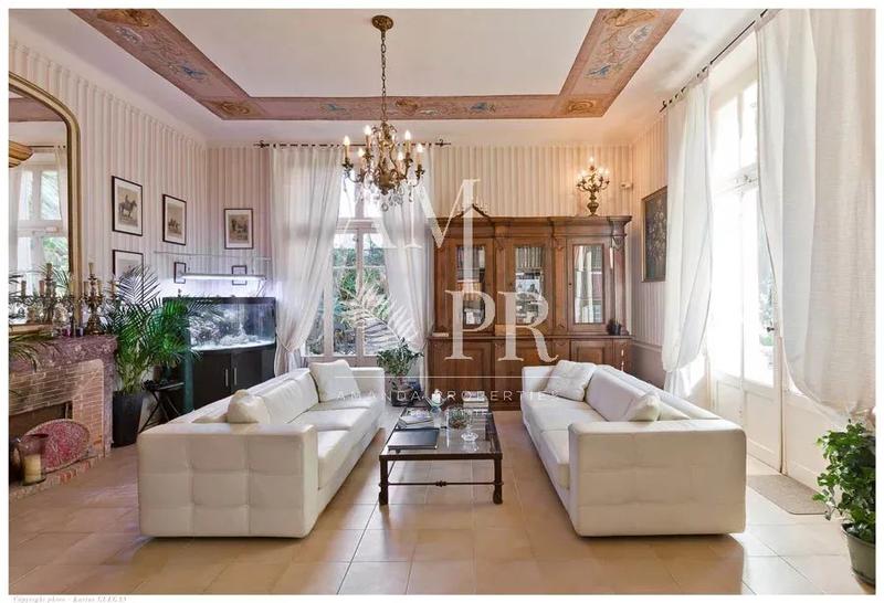 Villa - 300 m² - 10 pièces