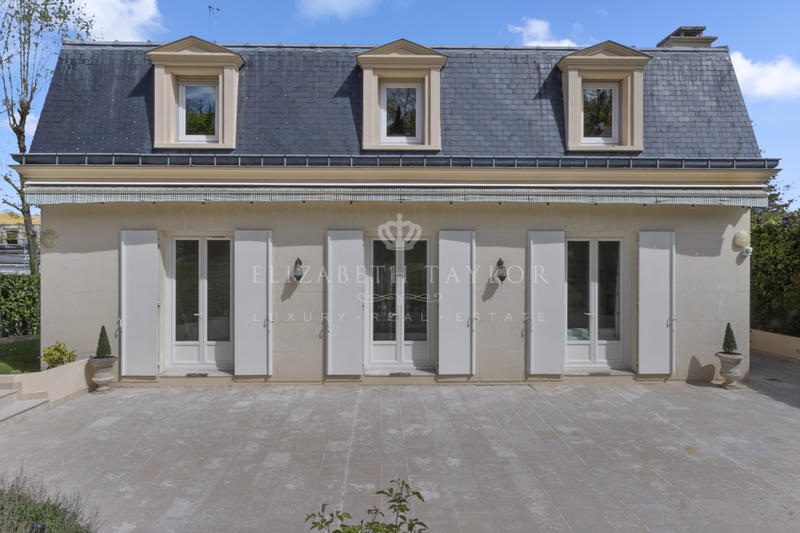 Maison - 298 m² - 10 pièces