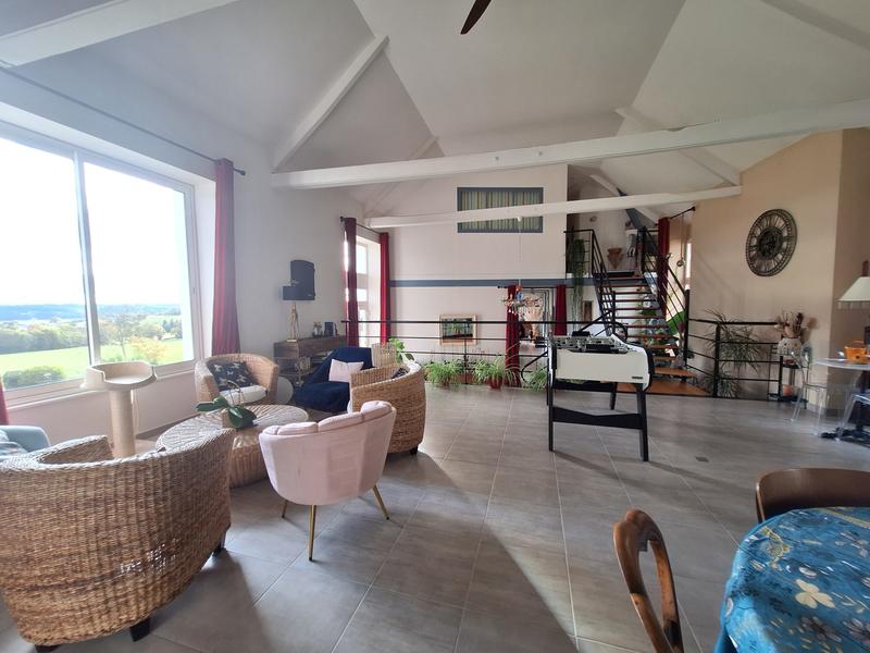 Maison - 408 m² - 11 pièces