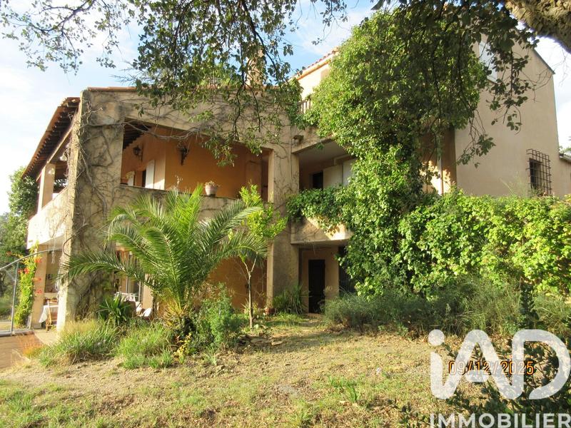 Maison - 275 m² - 10 pièces