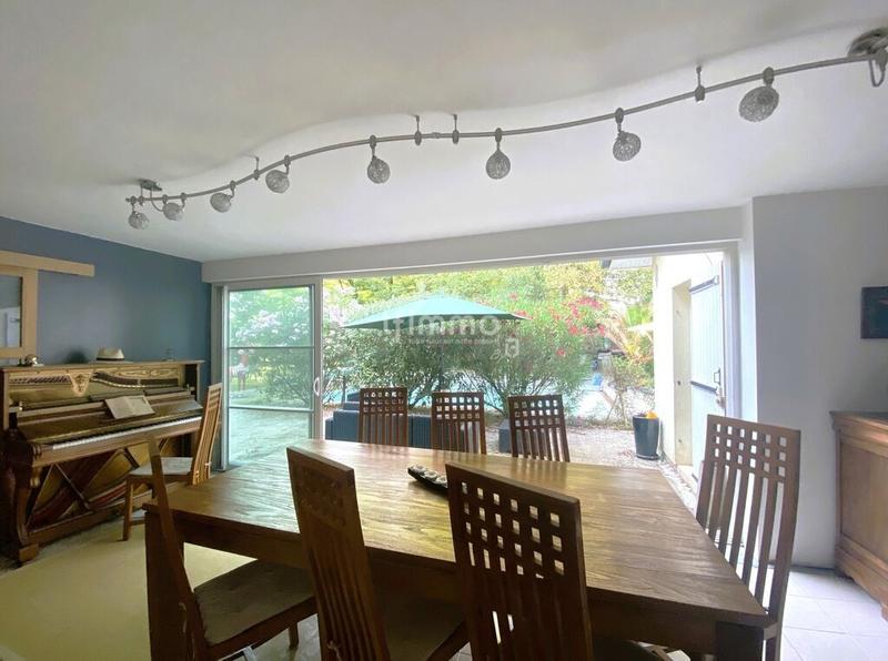 Maison - 209 m² - 6 pièces