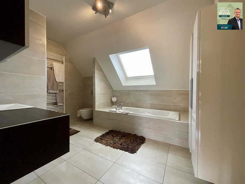 Maison - 256 m² - 7 pièces