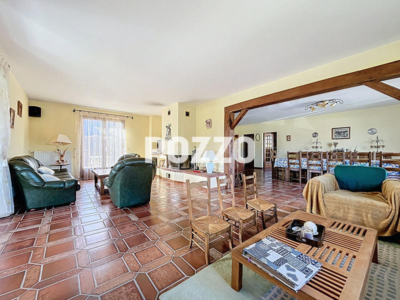 Maison - 302 m² - 9 pièces