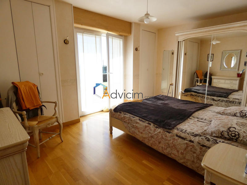 Maison - 226 m² - 7 pièces