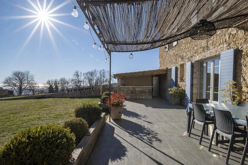 Mas - 220 m² - 6 pièces