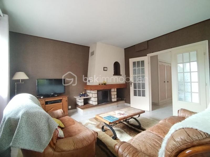 Maison traditionnelle - 222 m² - 9 pièces