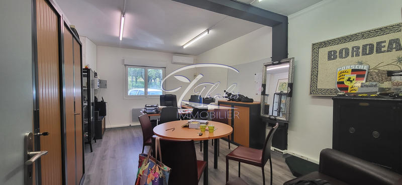 Entrepôt - 1 200 m²