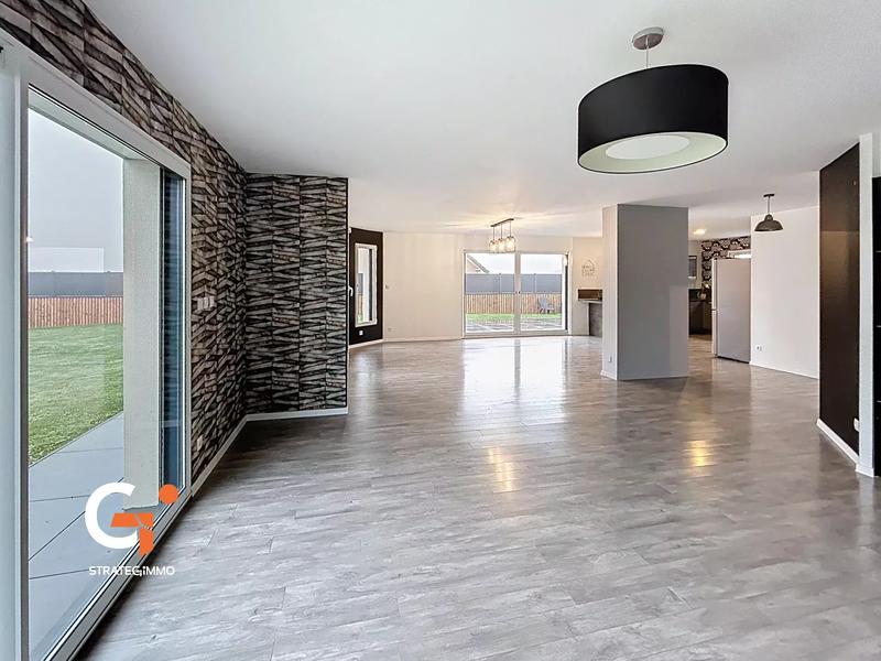 Maison - 205 m² - 7 pièces