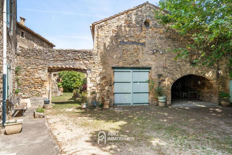 Mas - 635 m² - 20 pièces