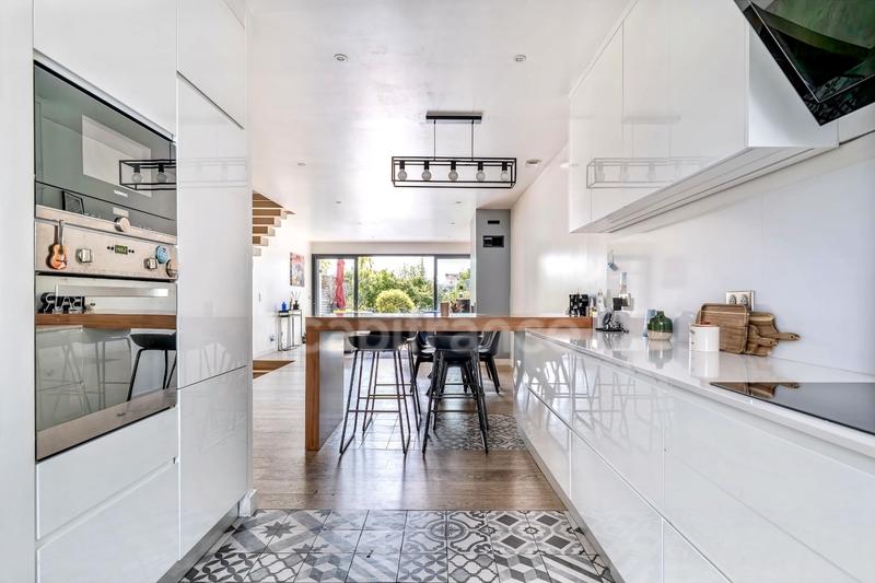 Maison - 215 m² - 6 pièces