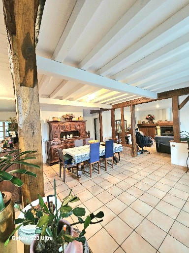 Maison - 214 m² - 9 pièces