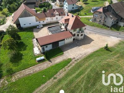 Maison - 255 m² - 8 pièces