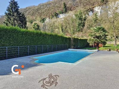 Maison - 200 m² - 10 pièces