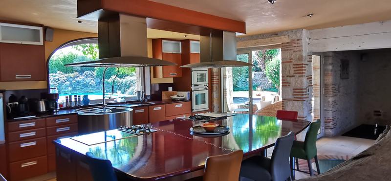 Propriété - 1 000 m² - 10 pièces