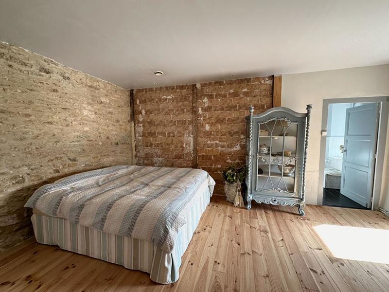 Maison - 220 m² - 7 pièces