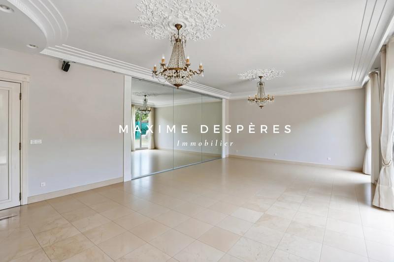 Appartement - 234 m² - 7 pièces