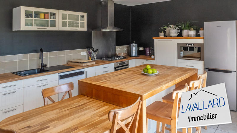 Maison - 175 m² - 9 pièces