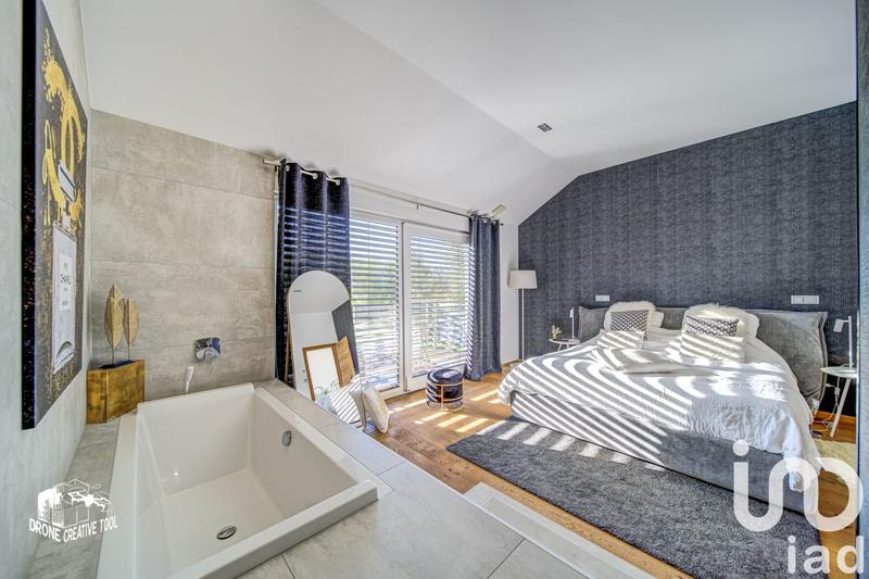 Maison - 340 m² - 8 pièces