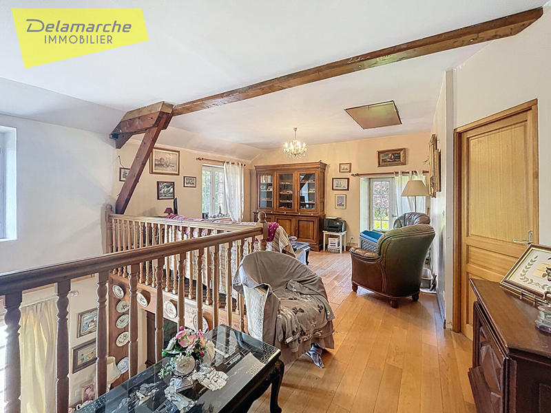 Maison - 204 m² - 9 pièces