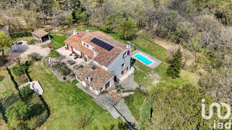 Maison - 290 m² - 6 pièces