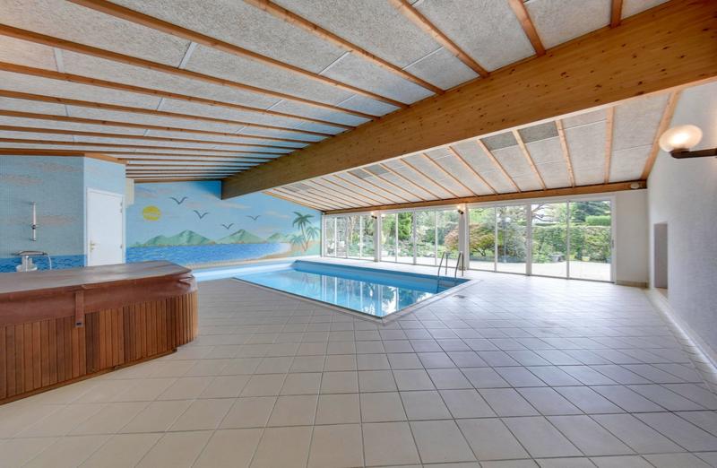 Maison - 251 m² - 6 pièces