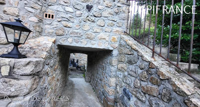 Maison - 205 m² - 11 pièces