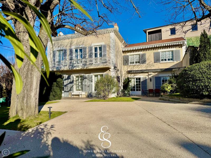 Villa - 230 m² - 11 pièces