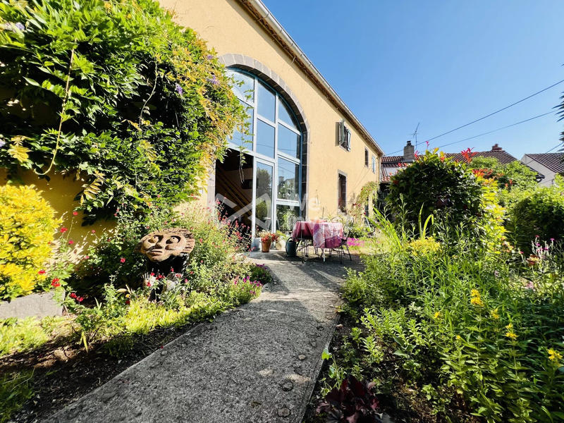 Maison - 243 m² - 8 pièces