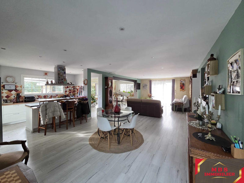 Propriété - 202 m² - 5 pièces